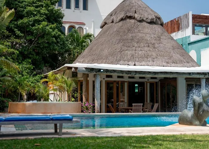 Villa Castillo- Stunning Lagoon Front Villa Cancún