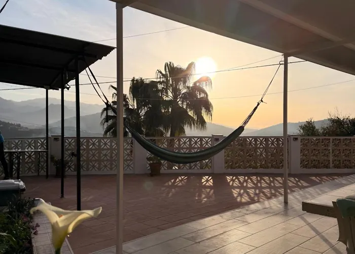 Casa rural Cristina- Piscina climatizada Málaga