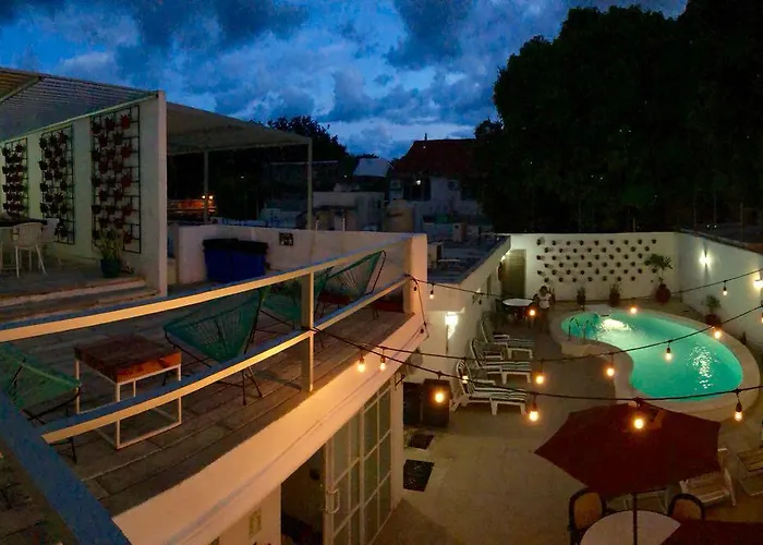 Moloch Hostel & Suites Cancún